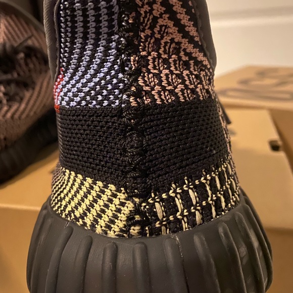 Size 9.5 yeezy - Picture 2 of 6